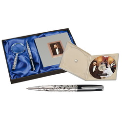 Подарочный набор "Штраус": компакт-диск ,шариковая ручка и лупа