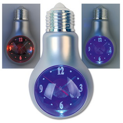 Часы настенные Лампочка с меняющейся полсветкой синего и красного цвета, пластик, цвет серебристый