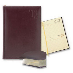 Ежедневник датированный PORTLAND (352 стр.), тонированная бумага, золотой обрез,№070, бордовый