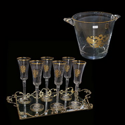 Набор для шампанского на 6 персон: 6 бокалов, зеркальный поднос, ведерко для льда, позолоченное изображение герба РФ, в подарочной коробке. Италия
