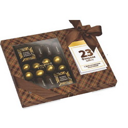 Шоколадный набор "С 23 февраля!":орех макадамия в горьком шоколаде, ванильное суфле и вишневое желе в горьком шоколаде (украшенные), финики в горьком шоколаде